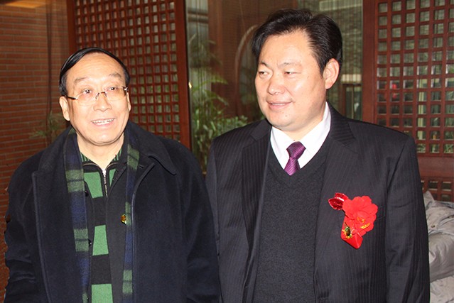 中國老齡事業(yè)基金會(huì)會(huì)長、民政部原副部長李寶庫與貴友集團(tuán)董事局主席張金洲合影